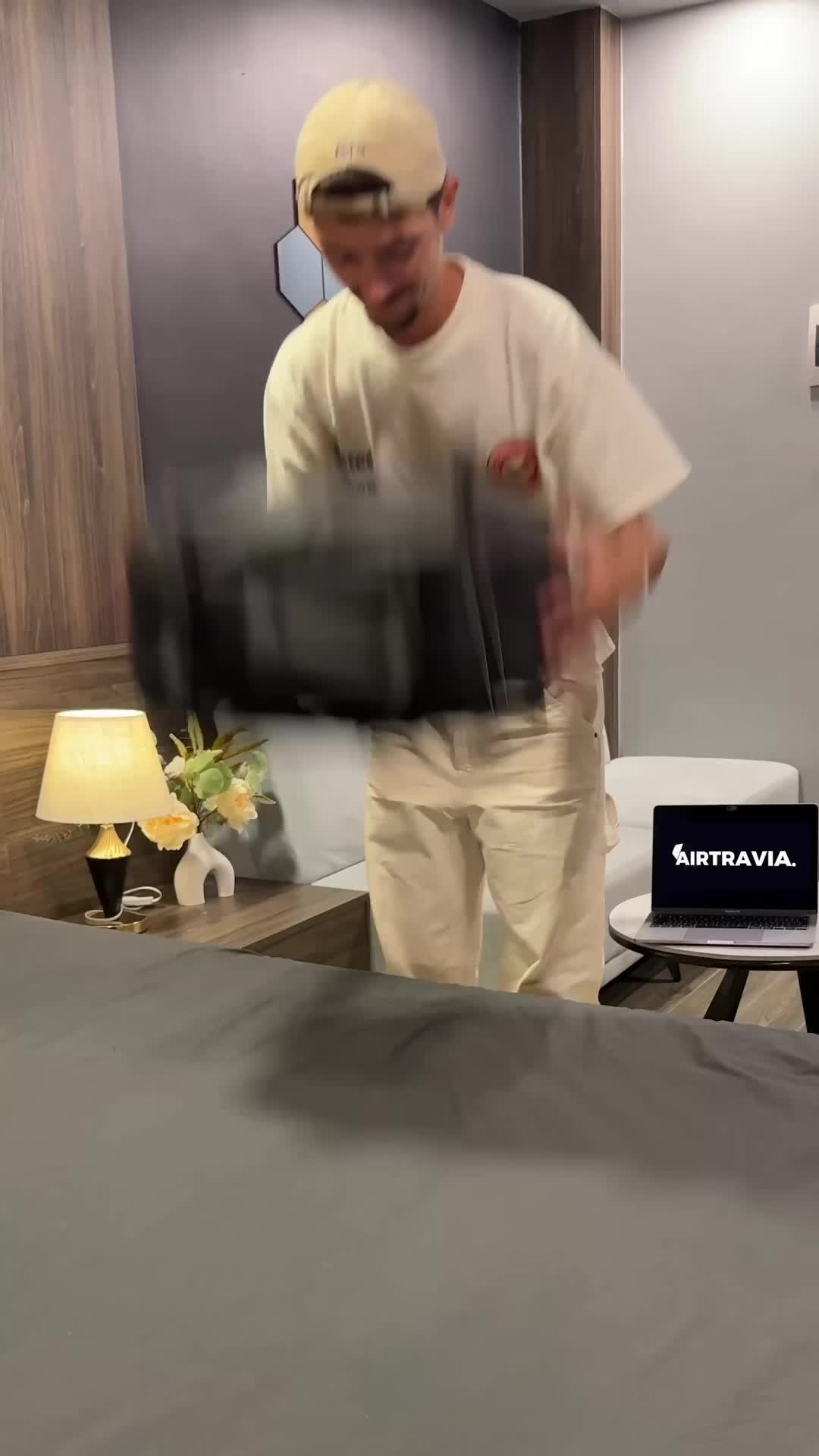 @AIRTRAVIA