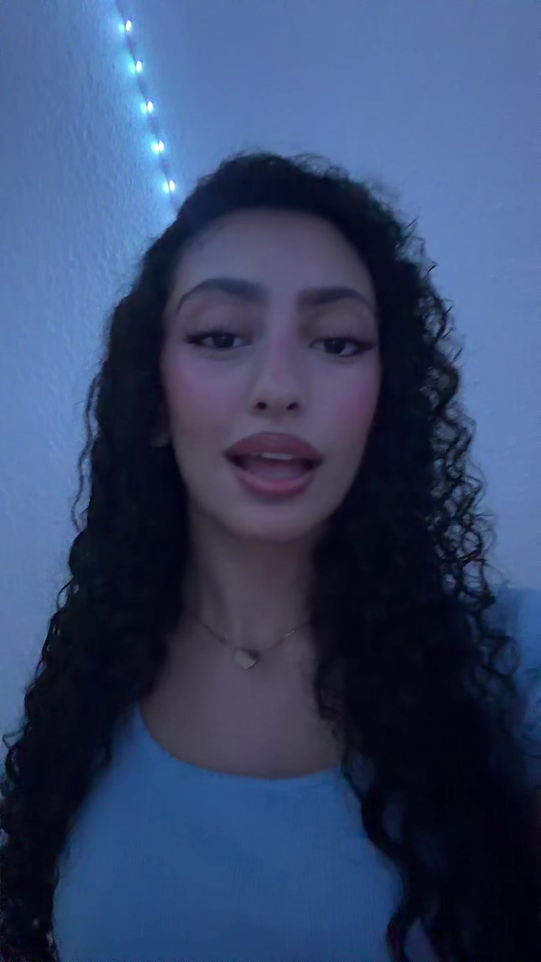 @𝐄