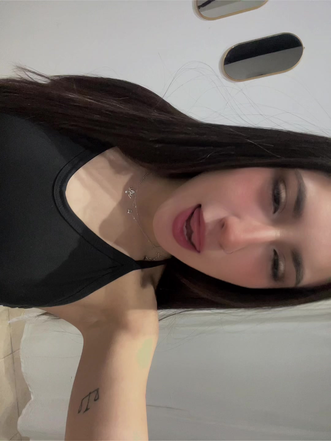 @anacortz_