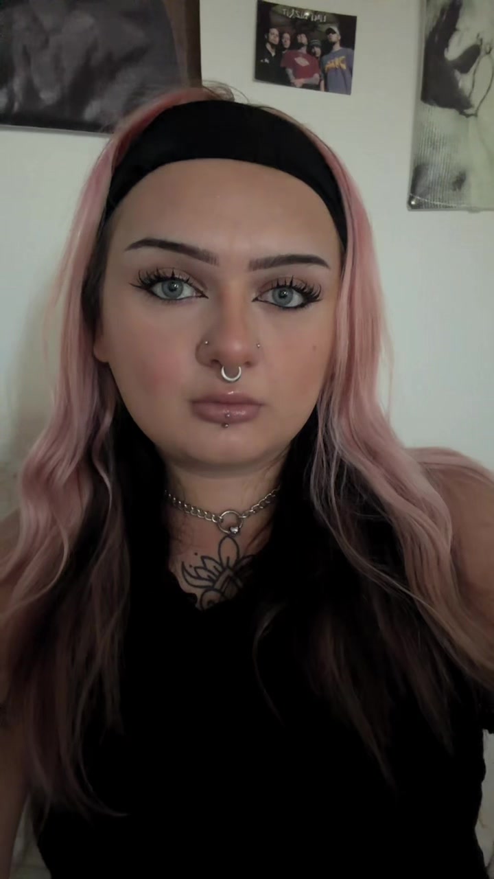 @girl_in_the_pit