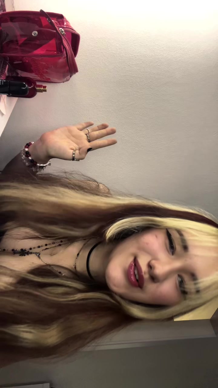 @𝘁𝗼𝗿𝗶&sup1;⁶ &sup3; ⁴⁴