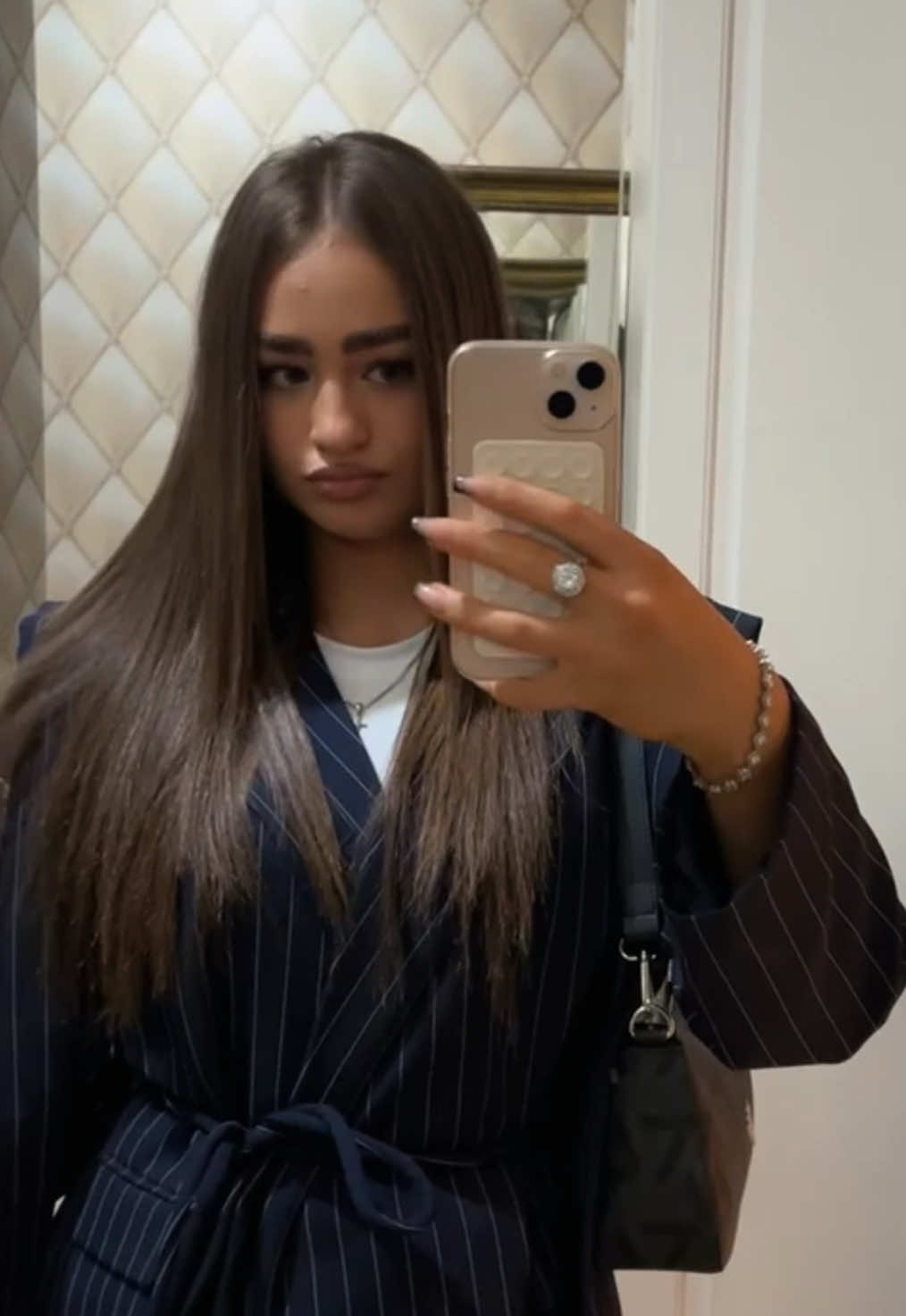 @adelayna_sb