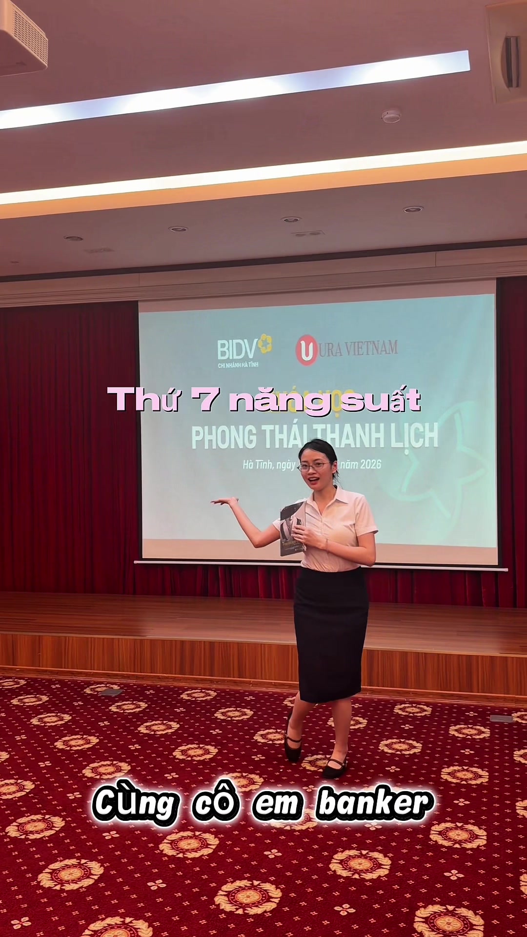 @L&agrave;m g&igrave; giờ n&agrave;y chưa về?