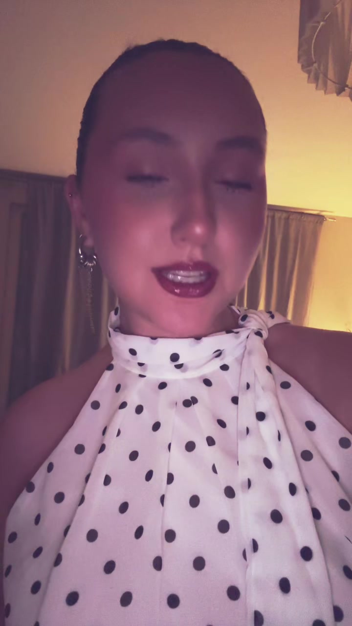 @👅