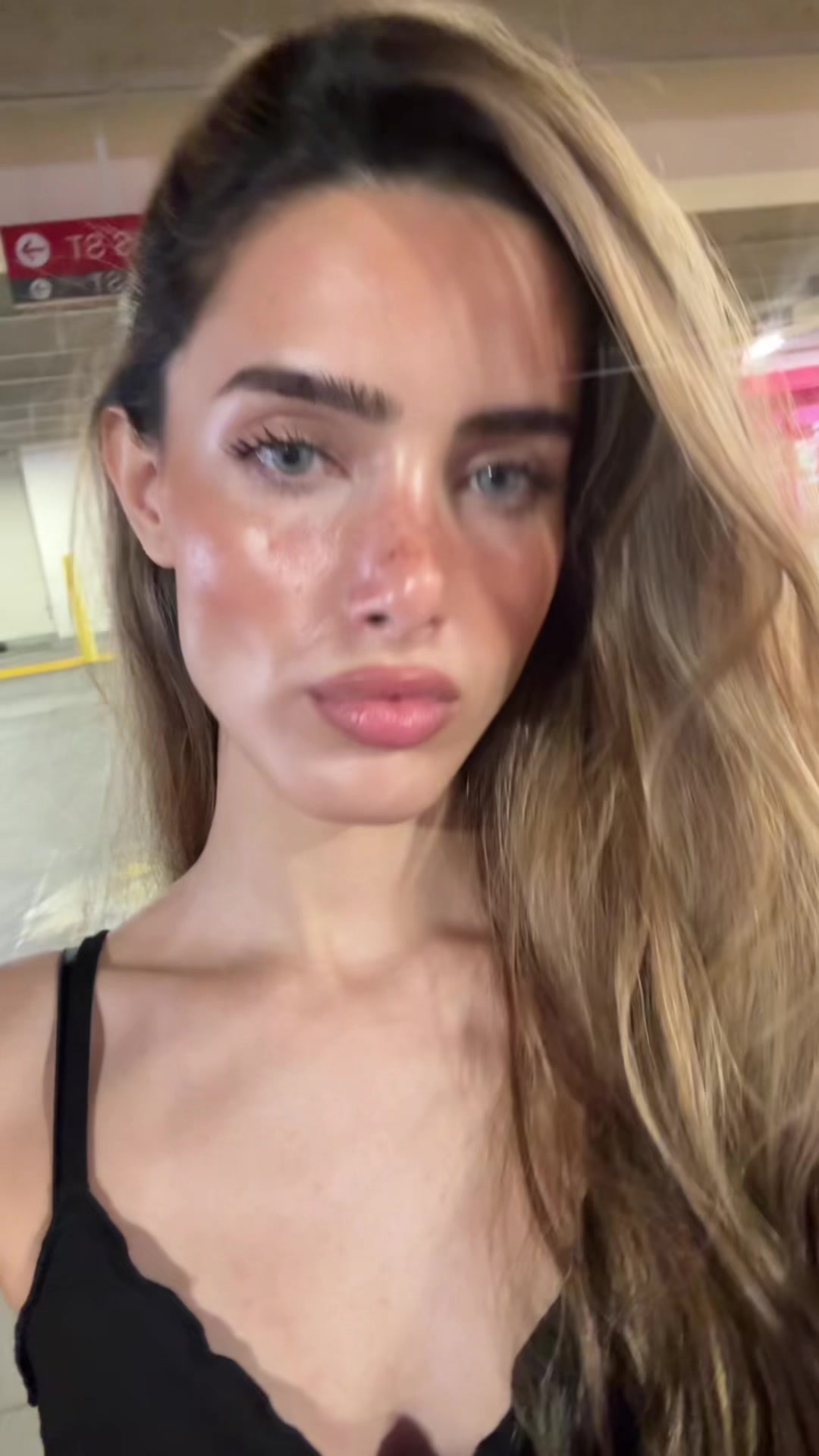 @Adora