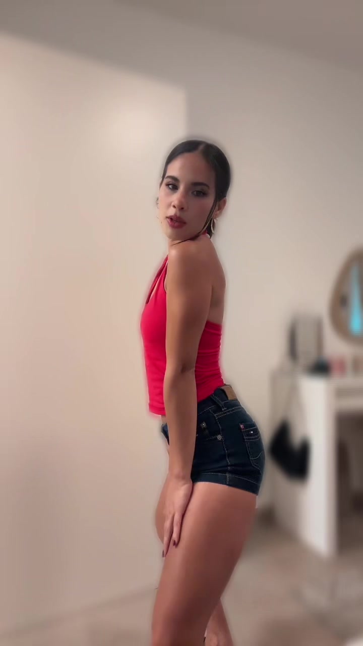 @Arianna Alvarez🇨🇺
