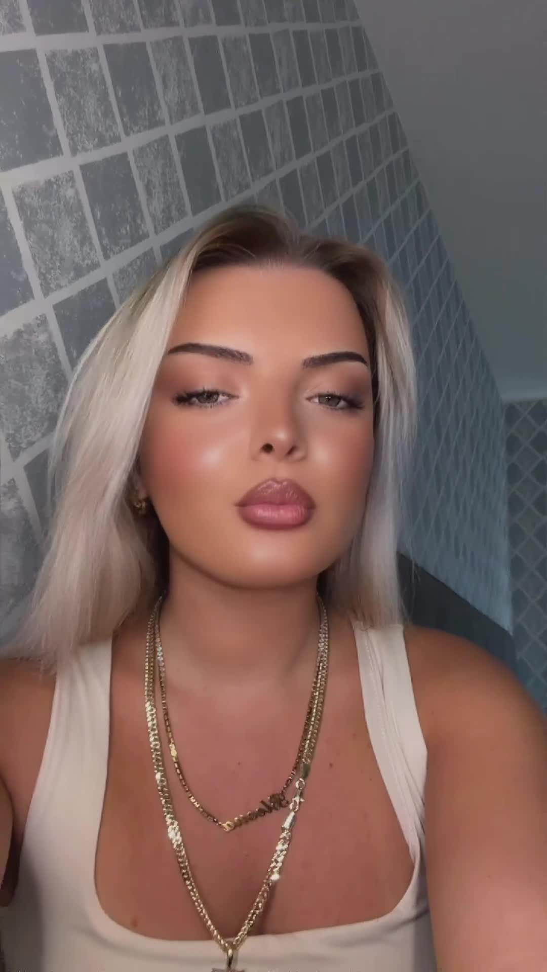 @bleonaaa