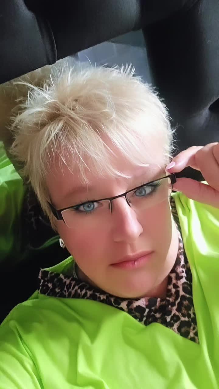 @Lady in Red ⚘️