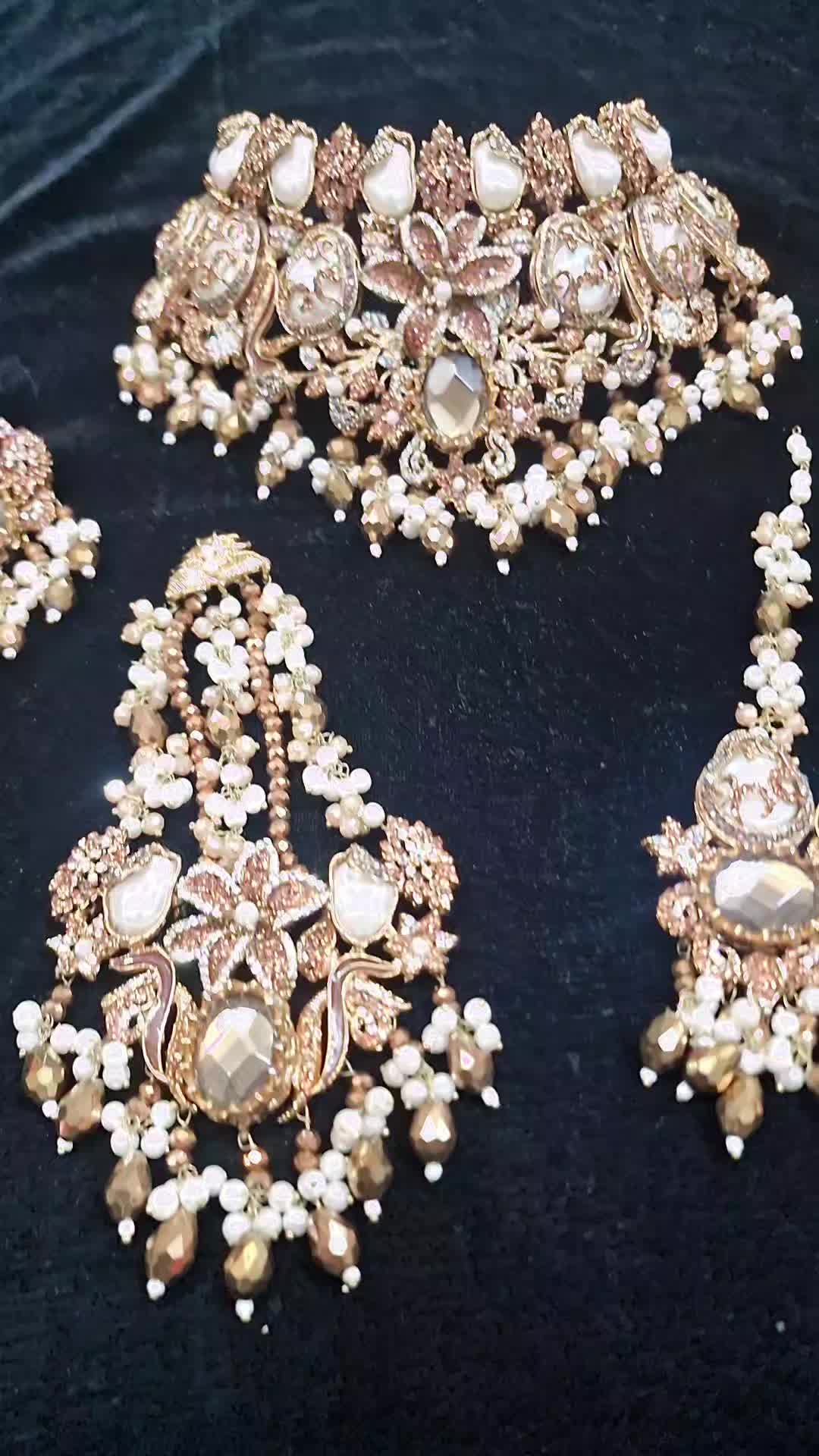 @Saatrang Collection