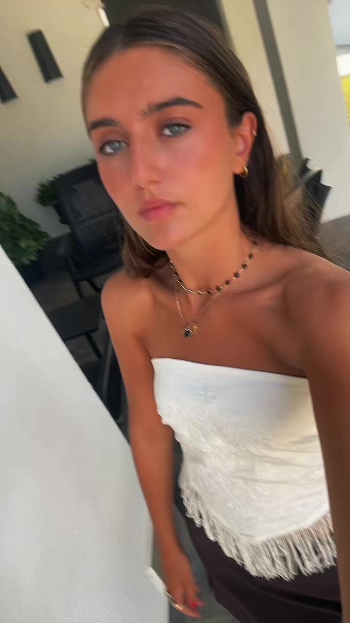 @Ana Vallarino