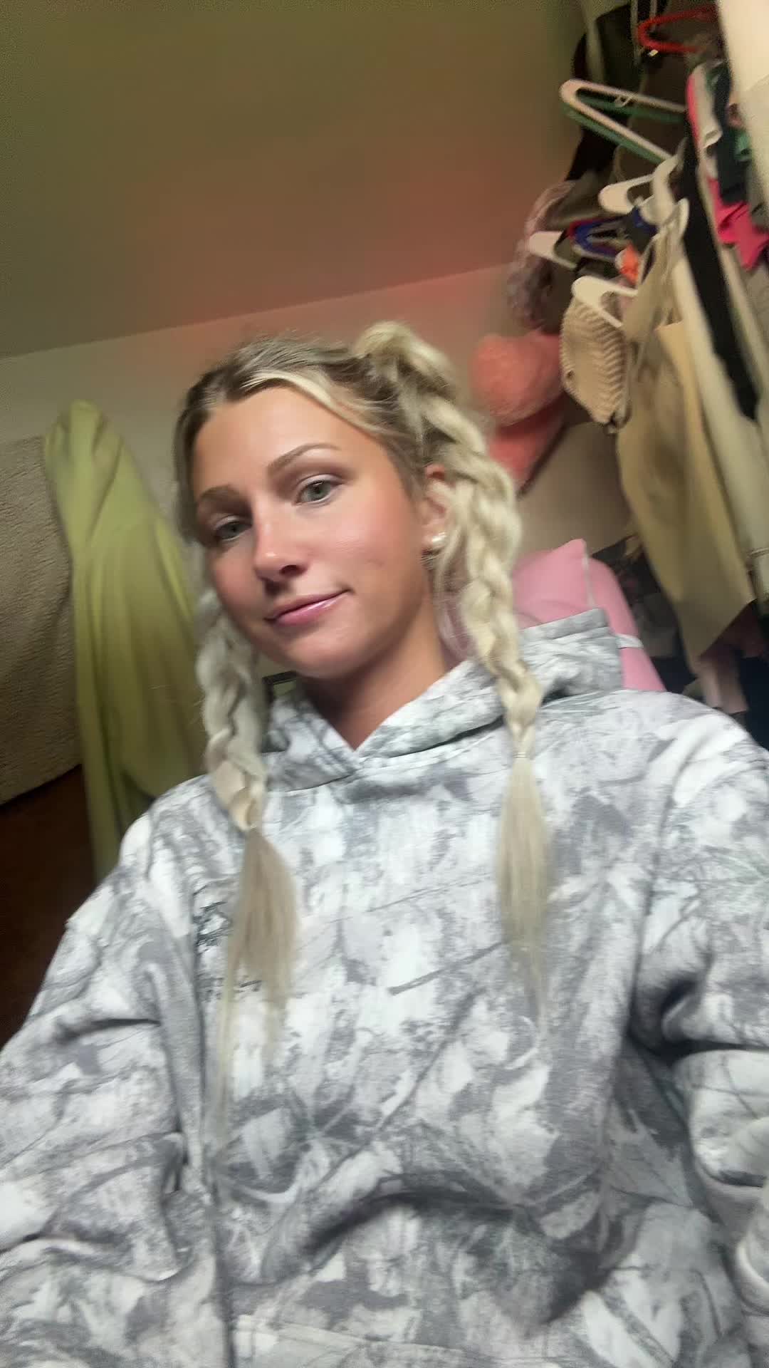 @MICHIGAN QUEEN 🦁🦌🐟🐺🏁💅