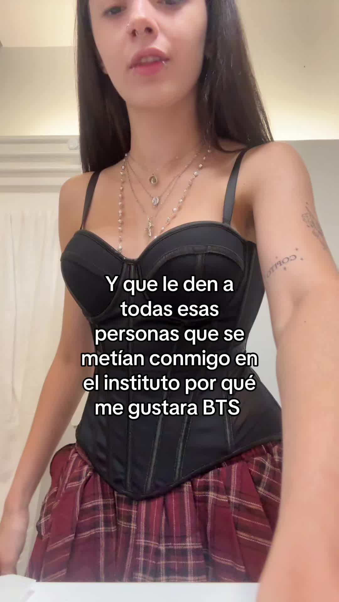@minadamnnailz