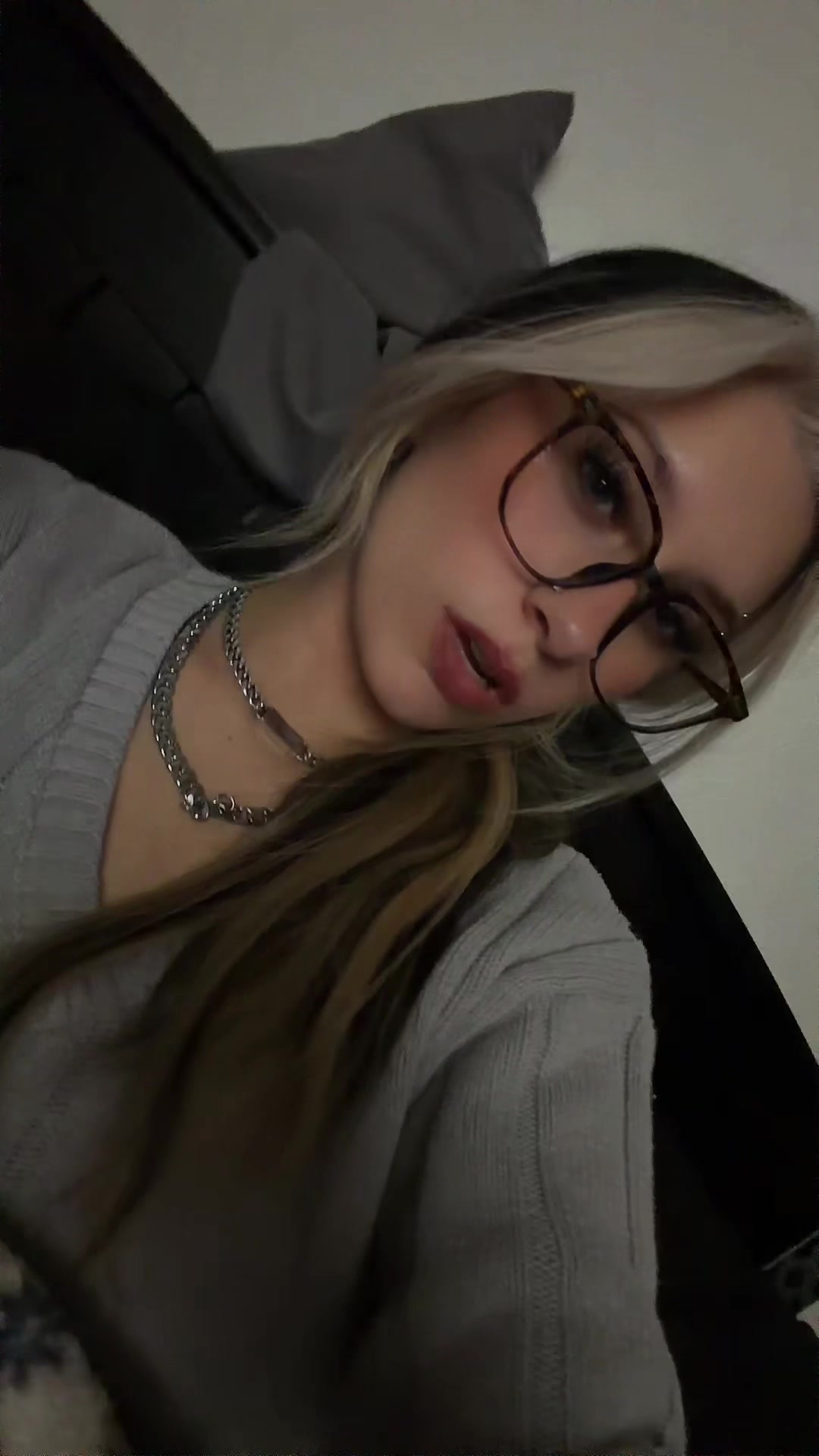 @𝒷𝑒𝓃𝓉𝓁𝑒𝓎 𝑔𝓇𝒶𝓎🧛🏻&zwj;♀️