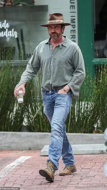 @Gerard Butler🧿