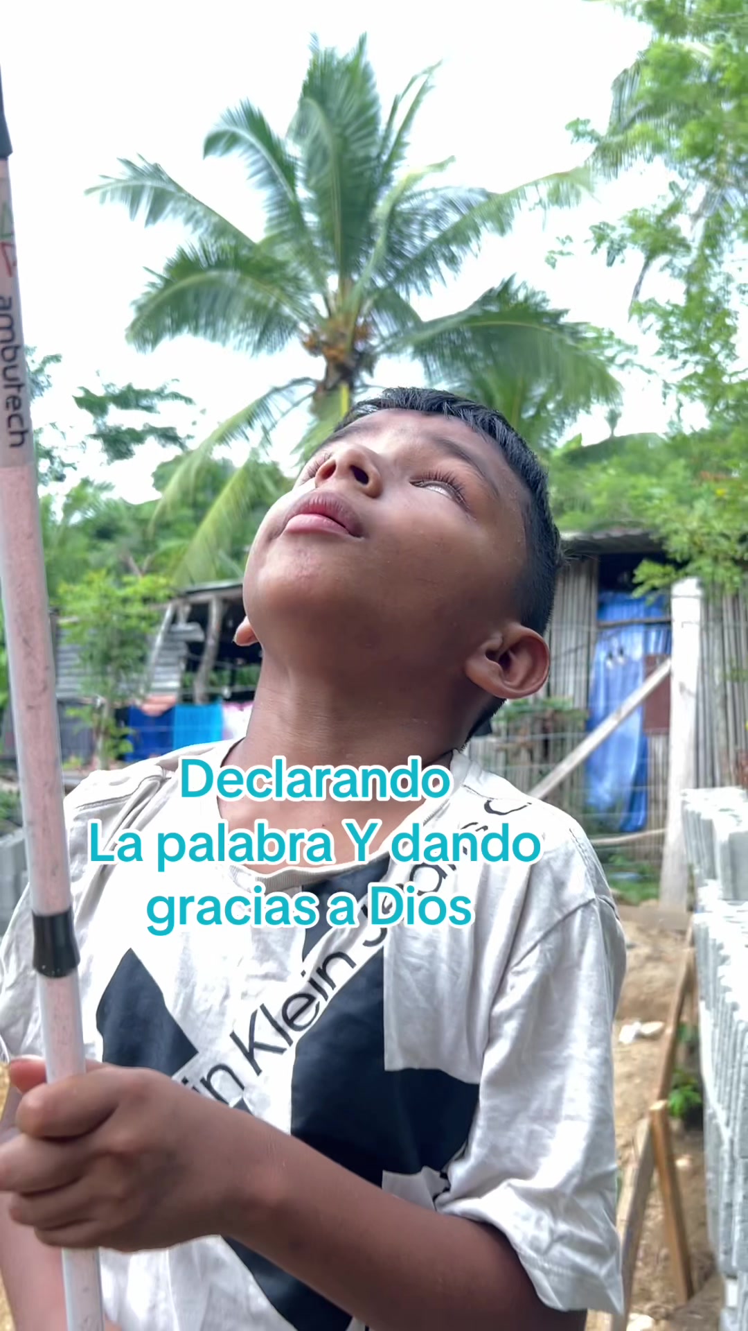 @👨🏽&zwj;🦯&zwj;➡️Dilan ni&ntilde;o ciego💧