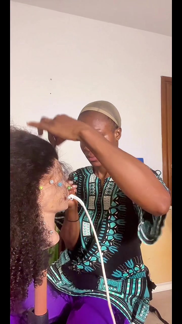 @A&iuml;chou make-up officiel