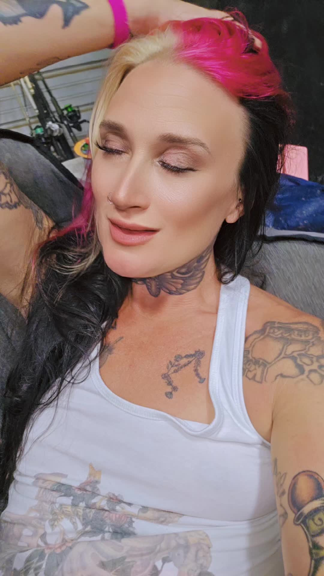 @🍍yagirlTrouble83🍍