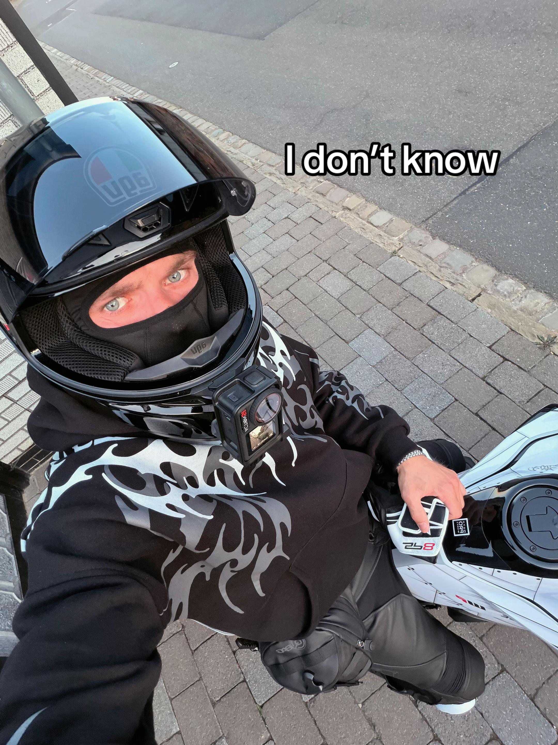 @🏔️🤍🏍️🤳
