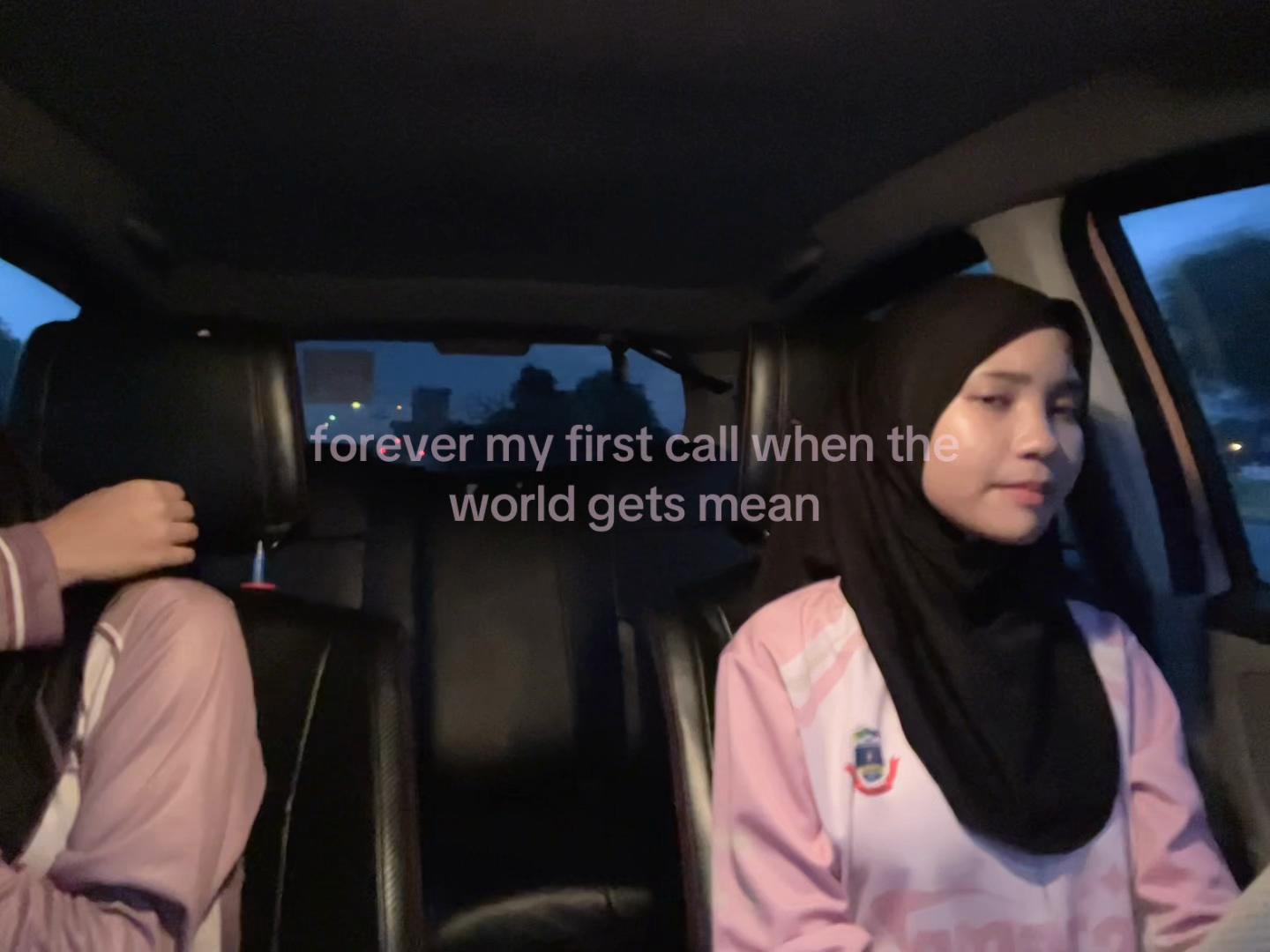 @￴