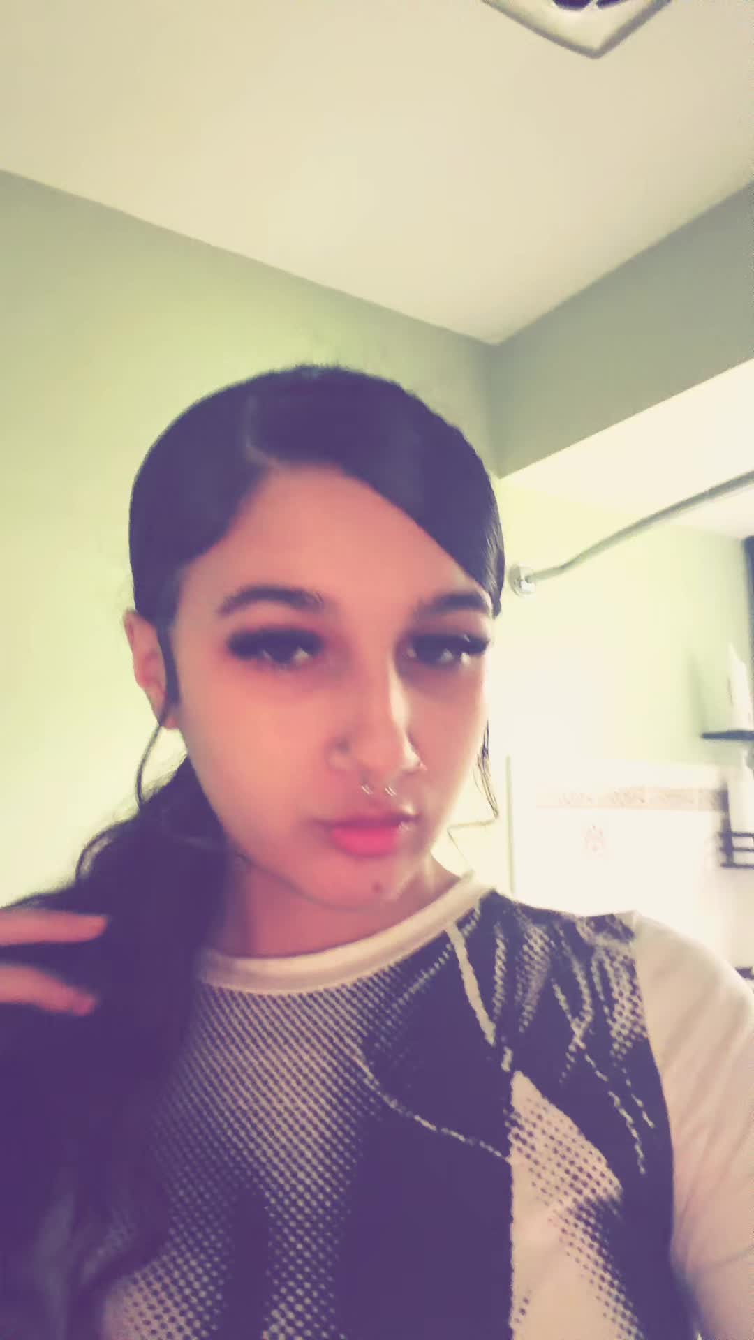 @👩🏽&zwj;❤️&zwj;💋&zwj;👨🏽