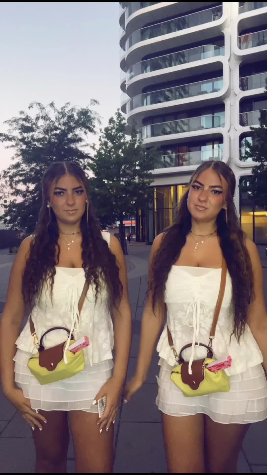 @Twinsss👯&zwj;♀️