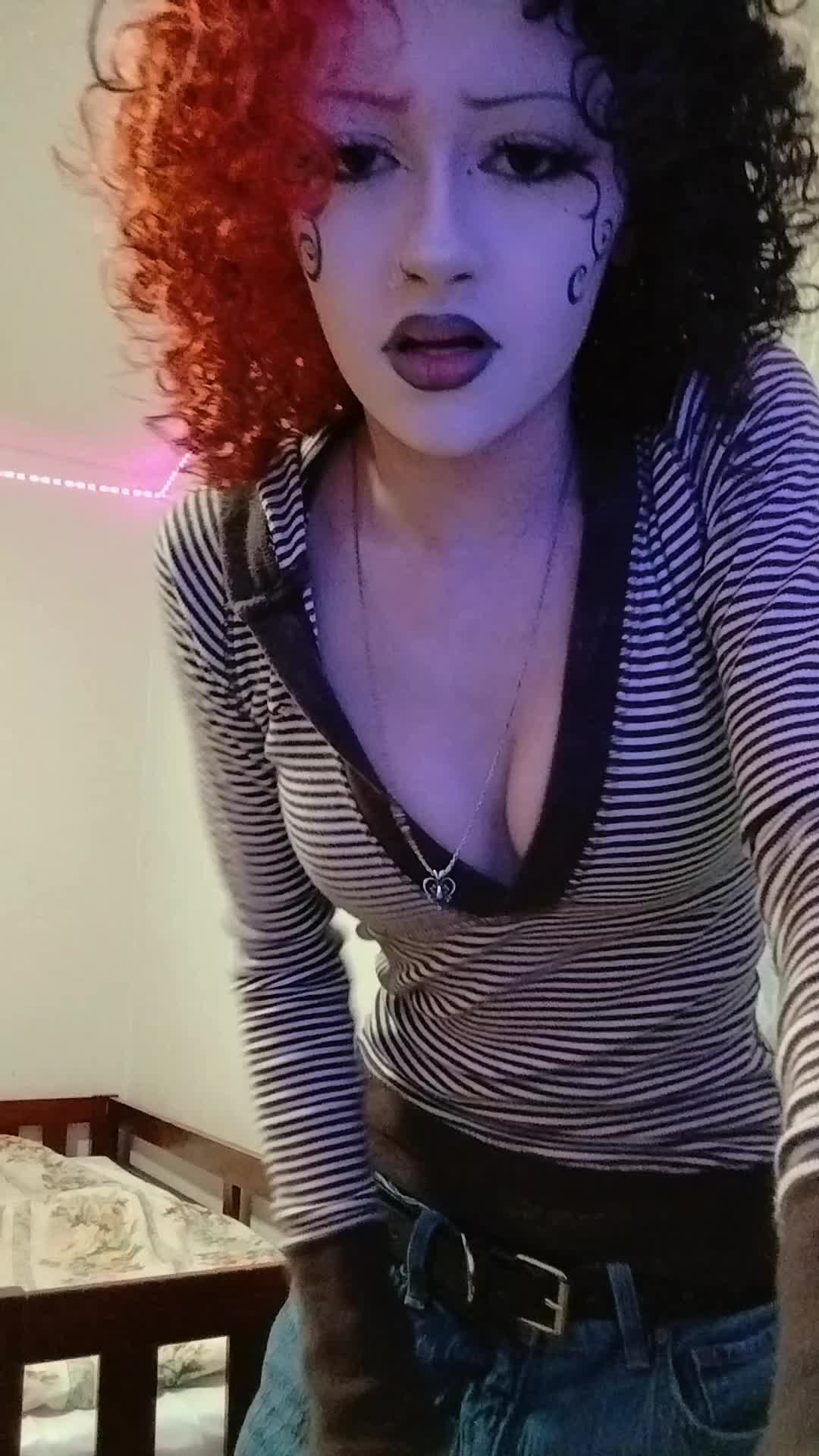 @⊰V⊱