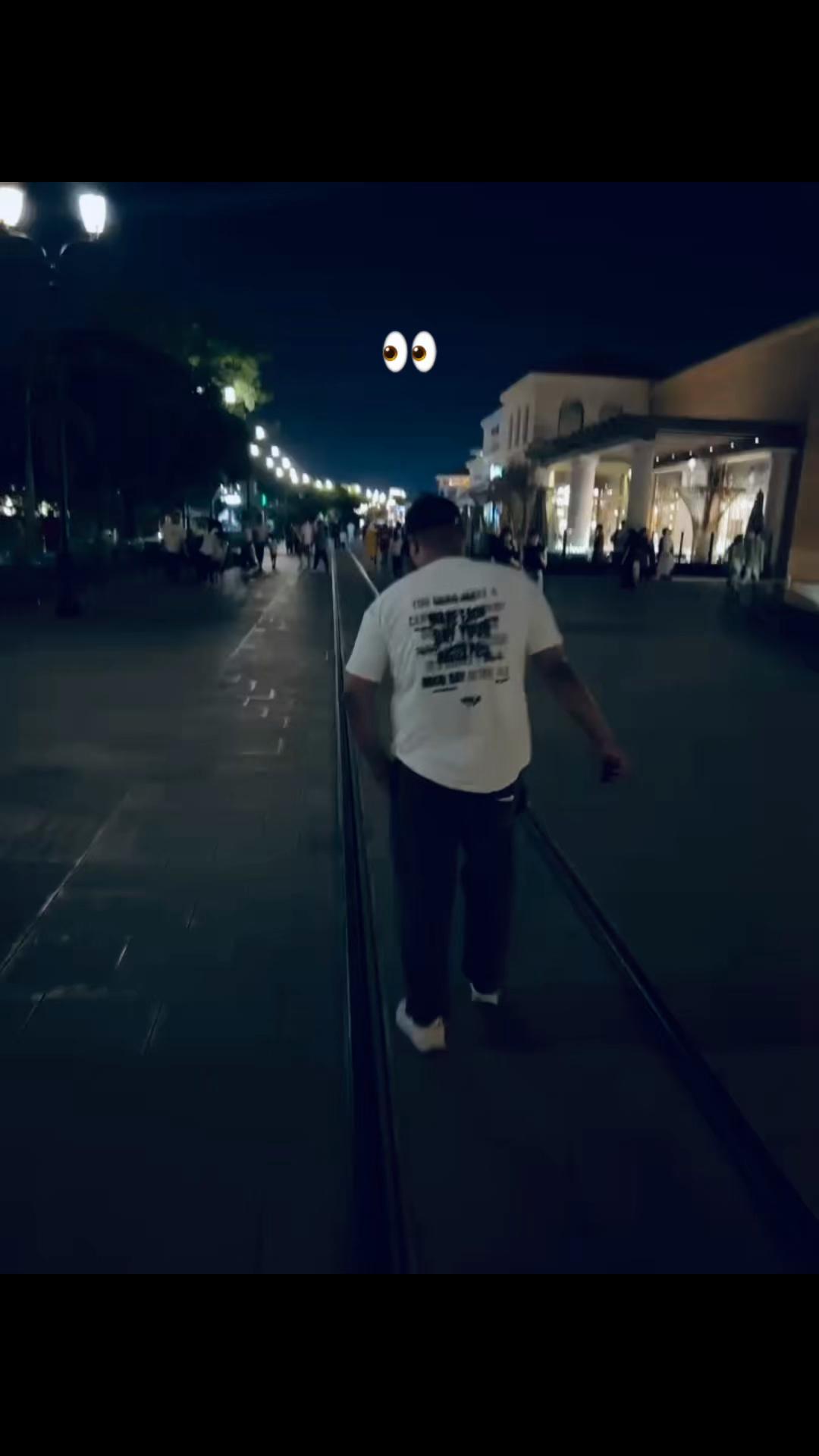 @🦅