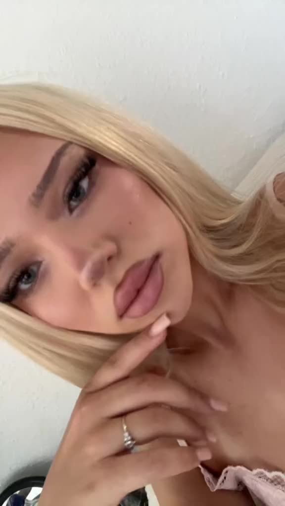 @аня
