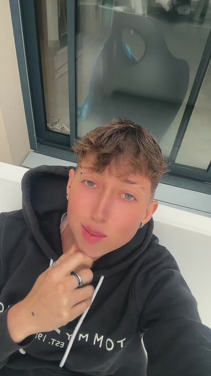 @Ma&euml;va 🖤🩶❤️