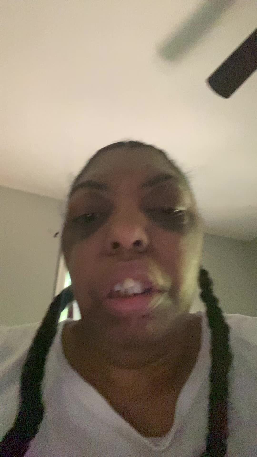 @_shannonderouen