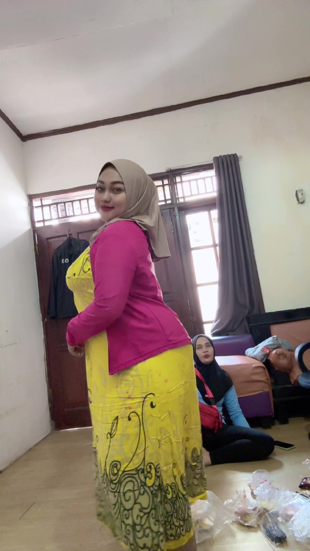 @momihzahwavarel