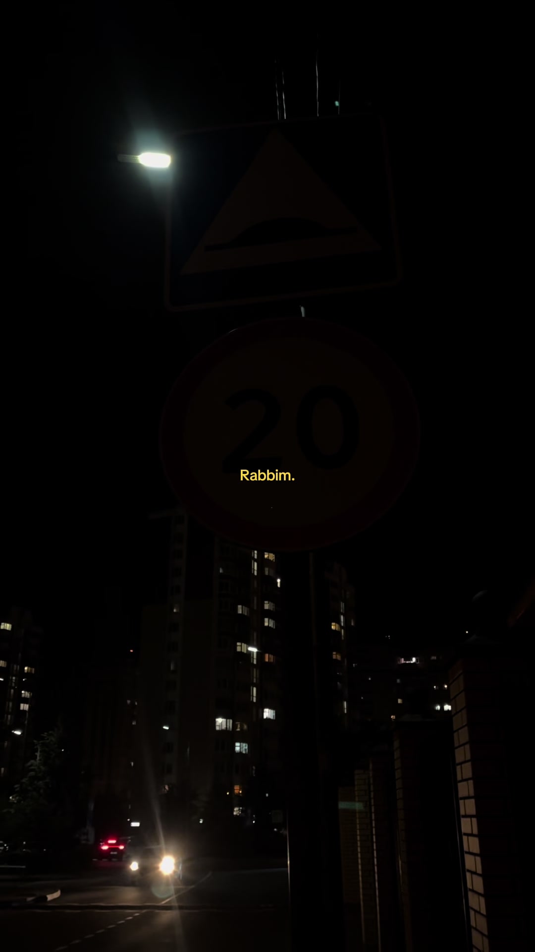@𝓨.