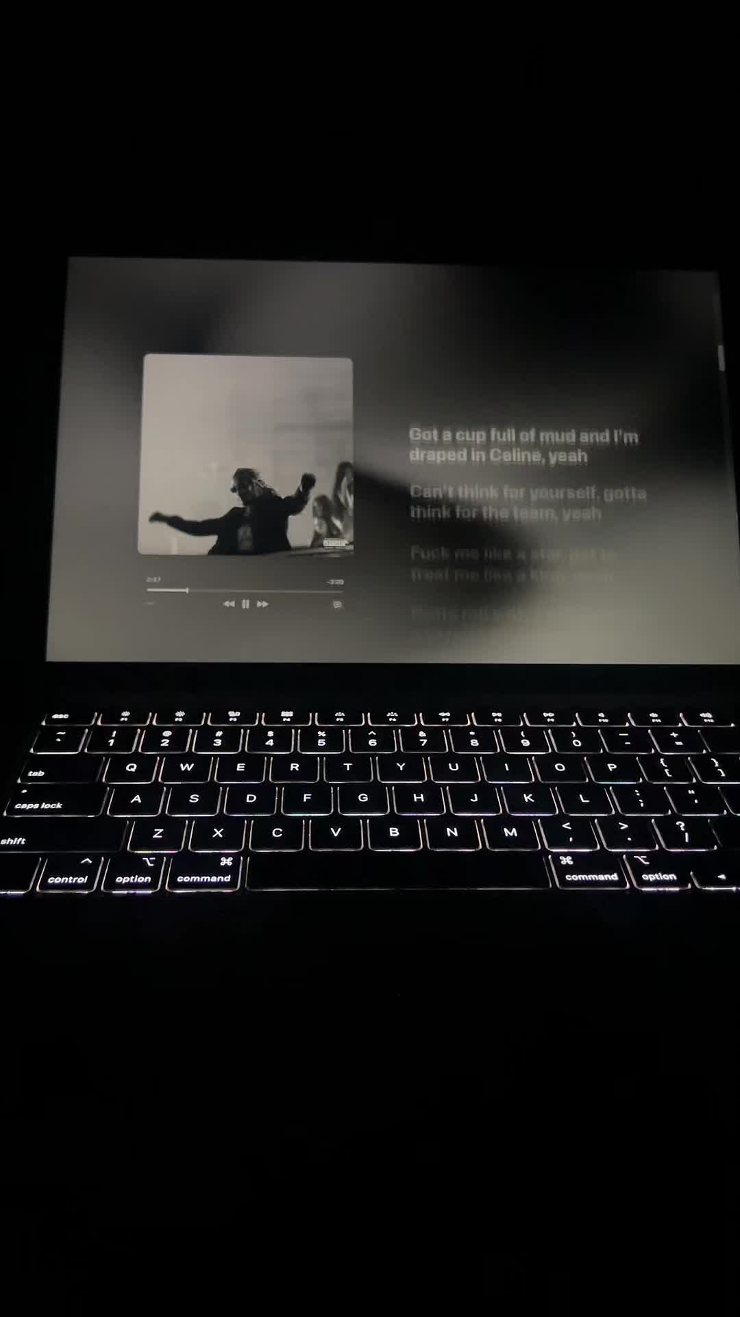 @🎧