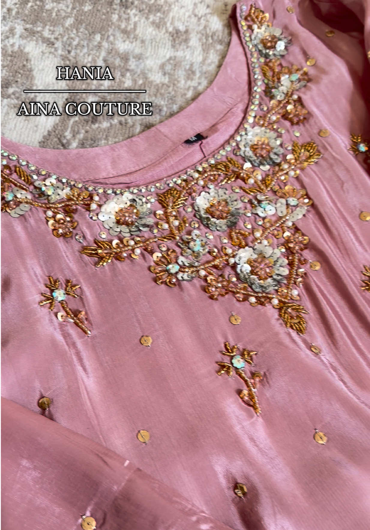@Aina__couture