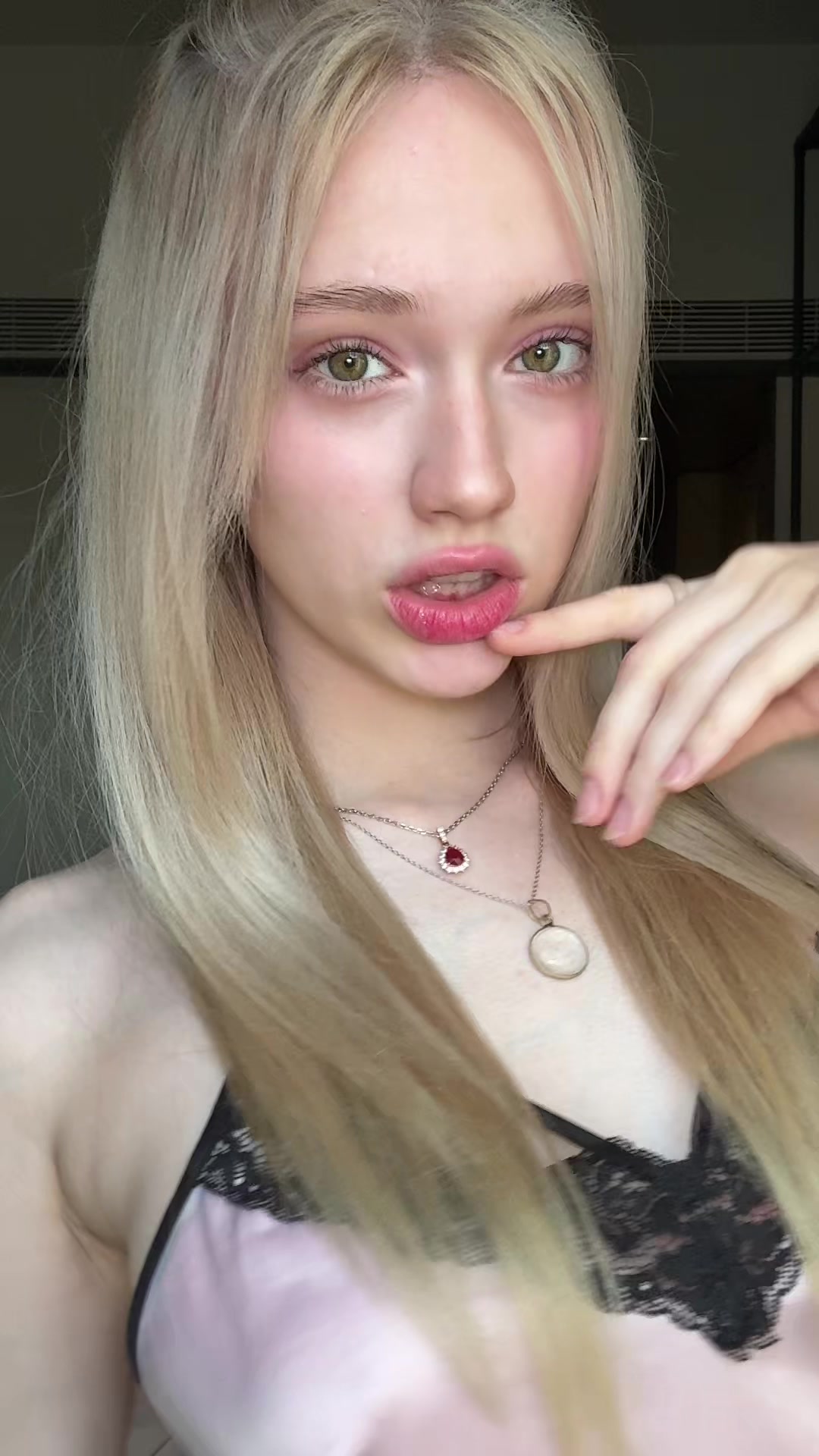 @MarisaLeona_