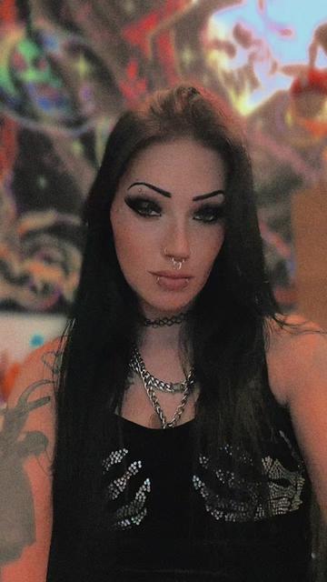 @𝕶𝖆𝖗𝖑𝖞🥀✨🖤