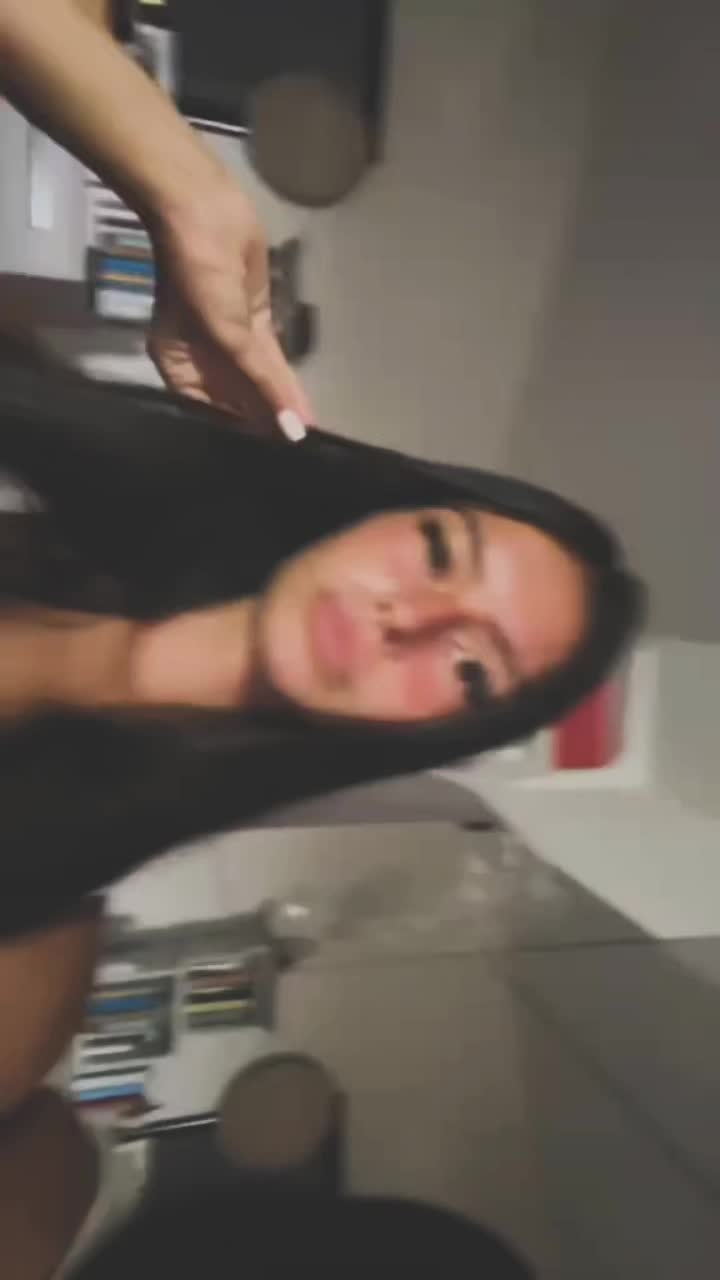 @𝓔𝓵𝓮🖤