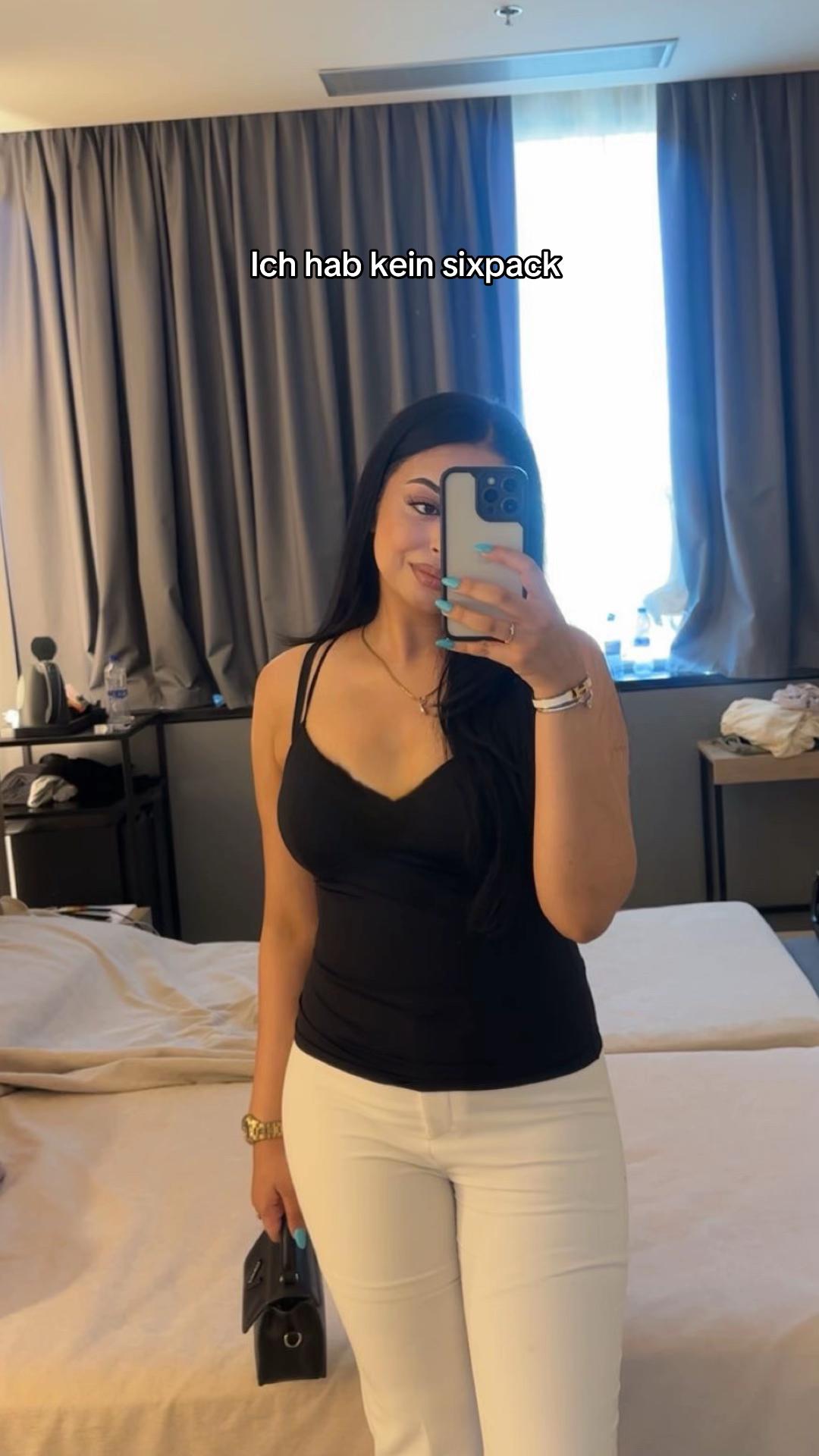 @komalgorayaofficial