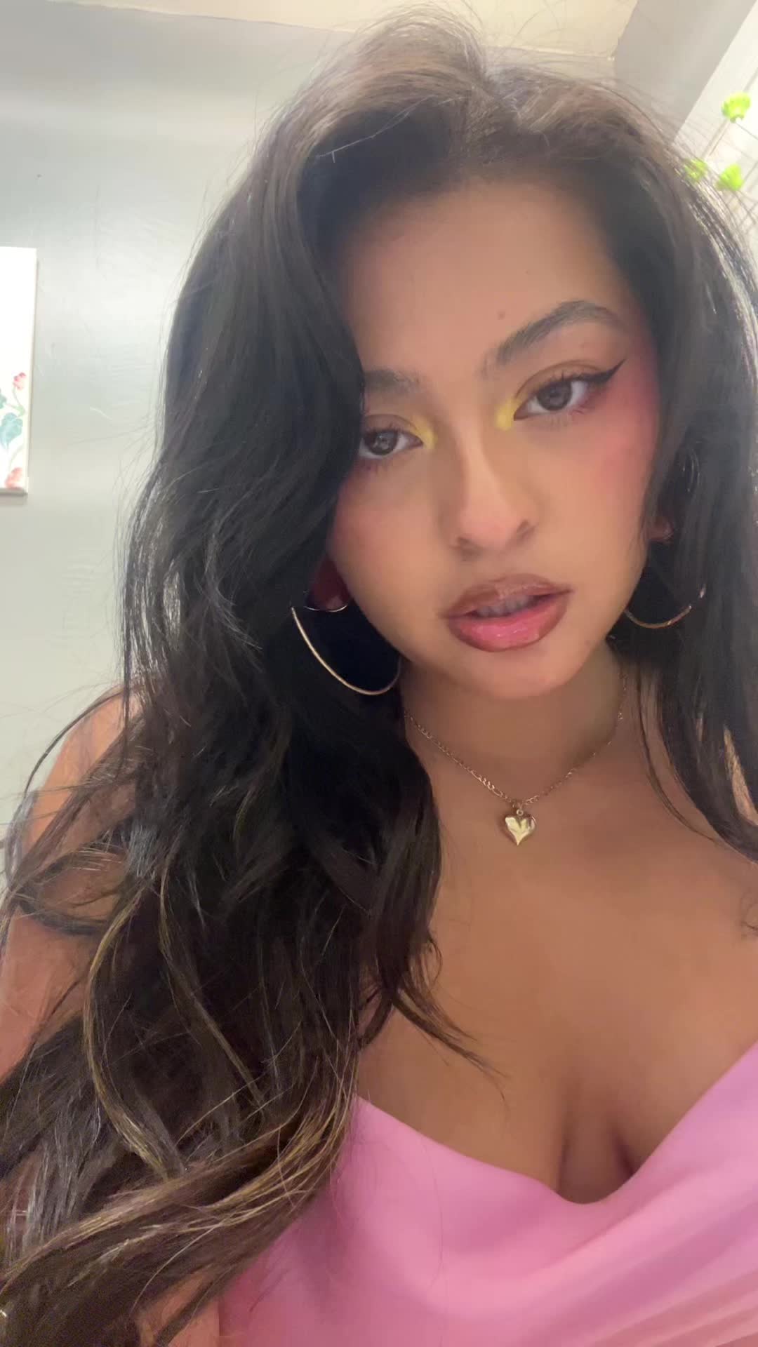 @less𖦹