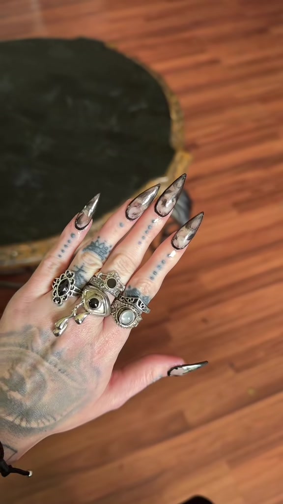 @𝕬𝖟𝖚𝖗𝖊 𝕾𝖙𝖔𝖗𝖒