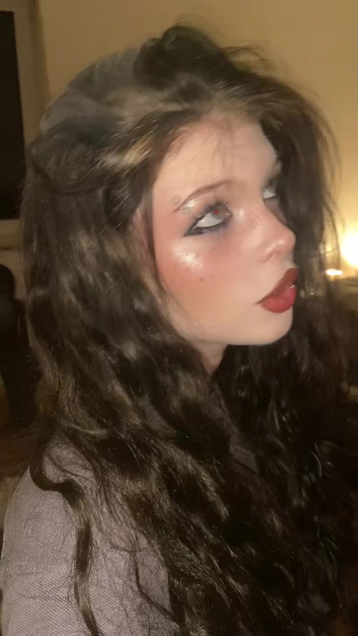 @⋆˚࿔ anni 𝜗𝜚˚⋆
