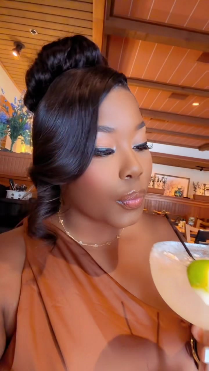 @BeautyByRoxy🫦