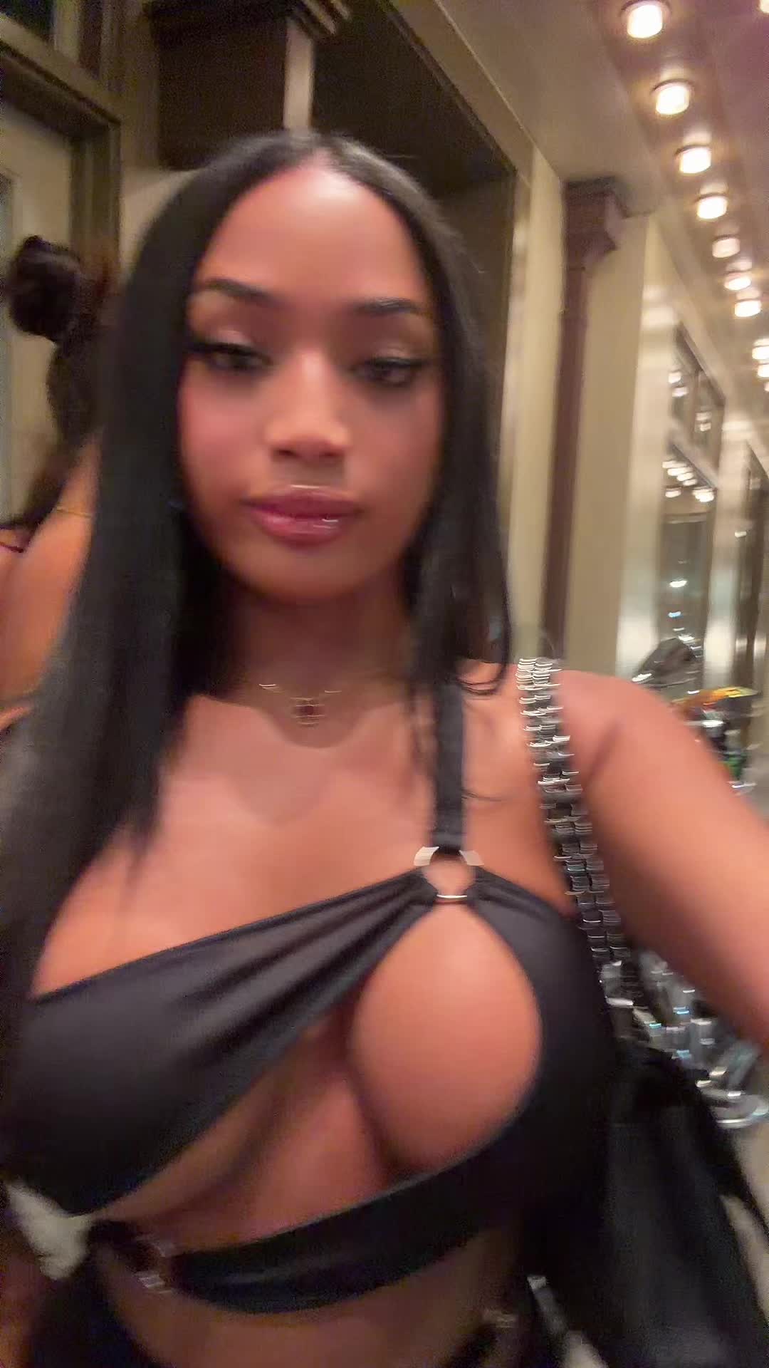 @badgyal_naiomi