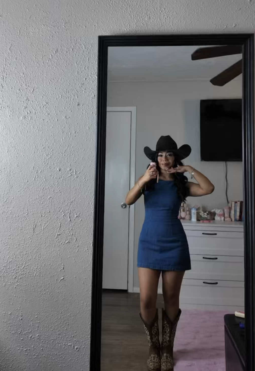 @Romi𝜗𝜚