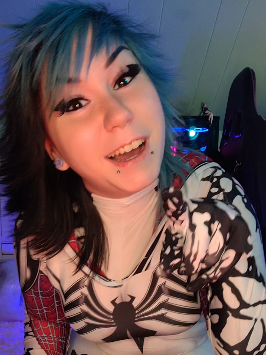 @Rainbow🏳️&zwj;🌈Artist/Streamer🍃