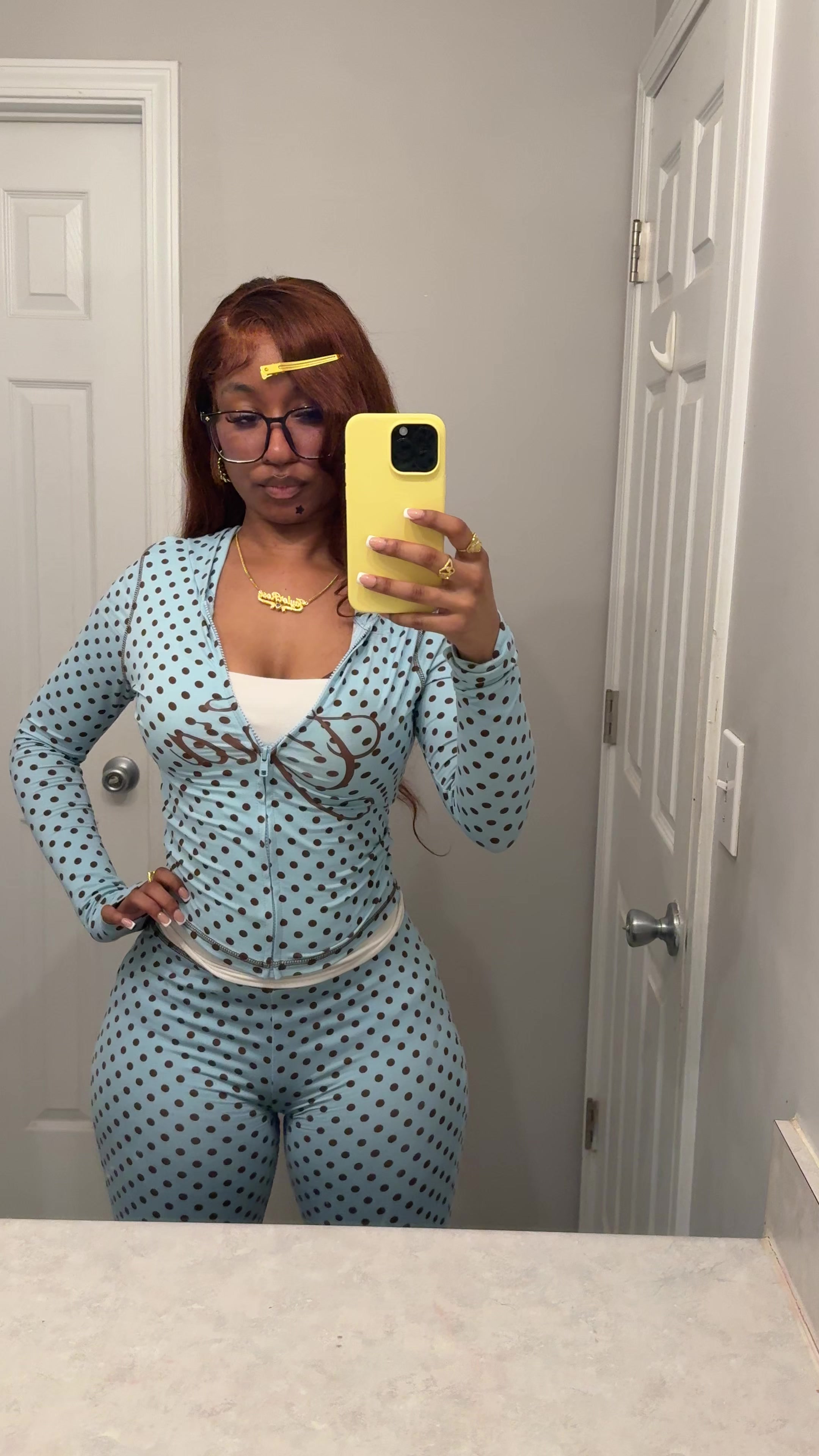 @￶