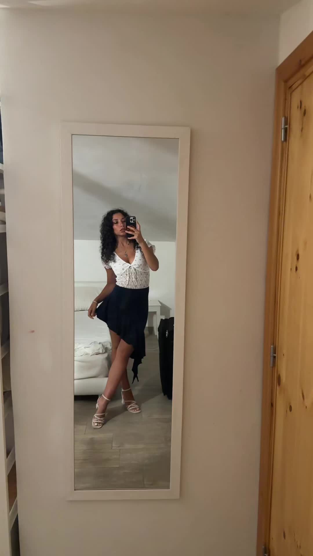 @Holmes_Sara