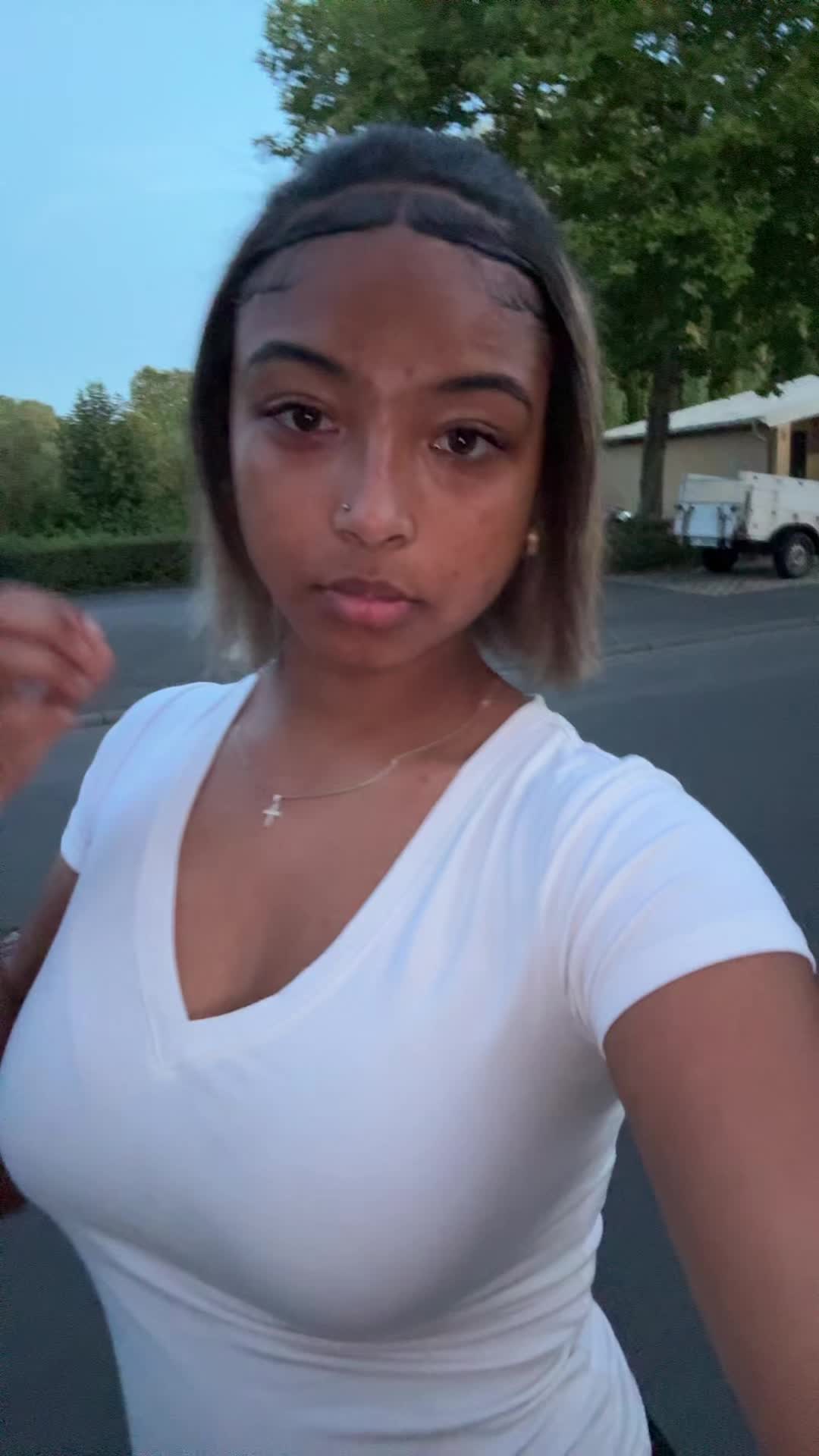 @Emiii