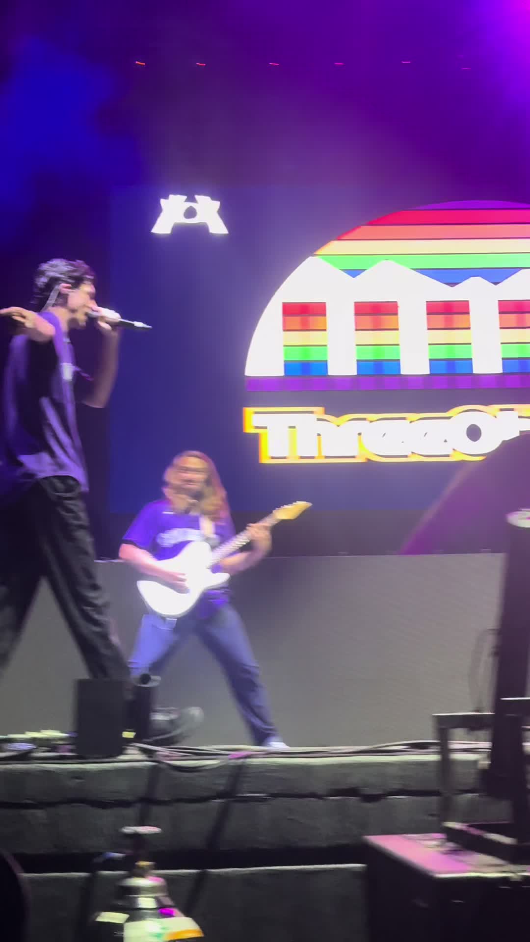 @v 🦇