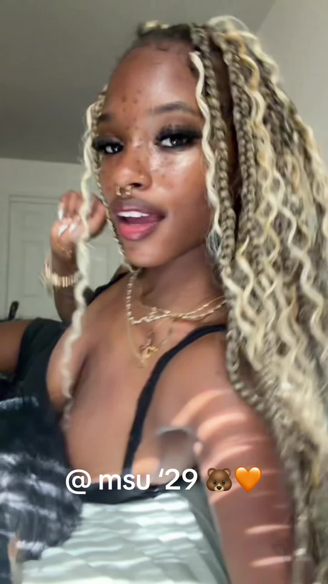 @bareleehere